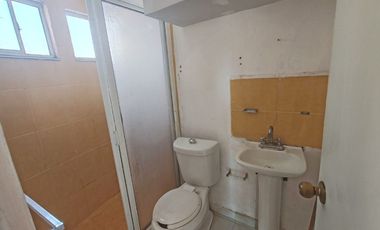 BONITA CASA CON EXCELENTES ACABADOS A UN COSTADO DE ZONA COMERCIAL