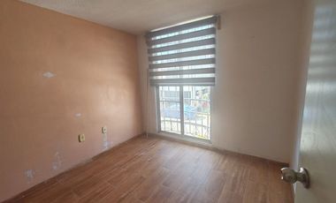 BONITA CASA CON EXCELENTES ACABADOS A UN COSTADO DE ZONA COMERCIAL