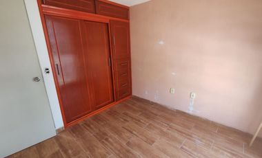 BONITA CASA CON EXCELENTES ACABADOS A UN COSTADO DE ZONA COMERCIAL