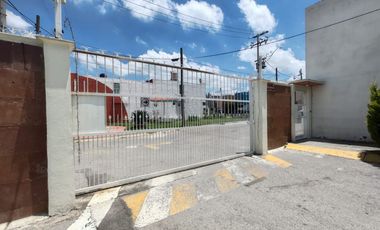 BONITA CASA CON EXCELENTES ACABADOS A UN COSTADO DE ZONA COMERCIAL