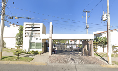 VENDO CASA EN FRACCIONAMIENTO EL TAPATIO TLAQUEPAQUE POR REMATE BANCARIO