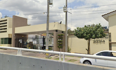 VENDO CASA EN FRACCIONAMIENTO EL TAPATIO TLAQUEPAQUE POR REMATE BANCARIO