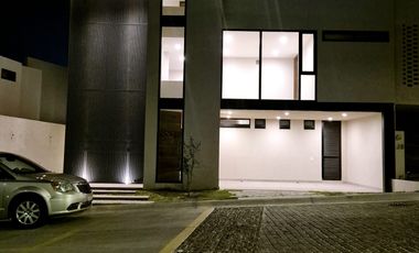 RENTA CASA EN LOMAS III DEL MOLINO, cada recamara con baño completo