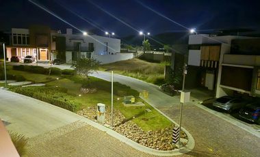 RENTA CASA EN LOMAS III DEL MOLINO, cada recamara con baño completo