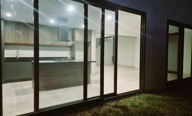 RENTA CASA EN LOMAS III DEL MOLINO, cada recamara con baño completo