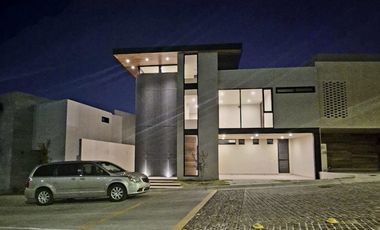 RENTA CASA EN LOMAS III DEL MOLINO, cada recamara con baño completo