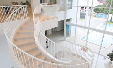 sell! Big 3-story mansion!! New, never lived in!!  Saraphi District, Chiang Mai Province (no flooding)