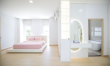 sell! Big 3-story mansion!! New, never lived in!!  Saraphi District, Chiang Mai Province (no flooding)