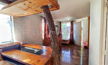 Leon Propiedades vende casa en Villa Valle de los sueños, Curacaví.