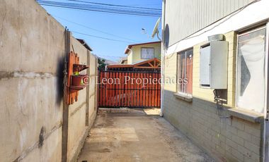 Leon Propiedades vende casa en Villa Valle de los sueños, Curacaví.