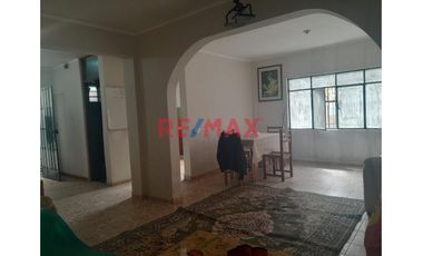 Gran Oportunidad: Casa En Ate Con Cochera Y Amplia Terraza