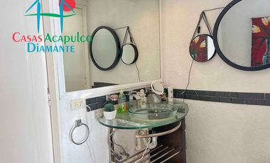 Loft en edificio de playa en la zona dorada de Acapulco. Con terraza y vista al mar