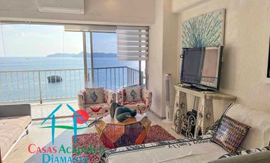 Loft en edificio de playa en la zona dorada de Acapulco. Con terraza y vista al mar