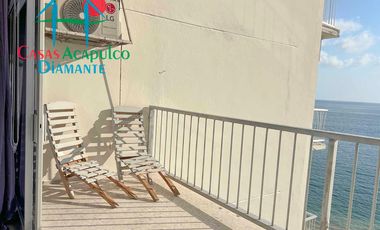Loft en edificio de playa en la zona dorada de Acapulco. Con terraza y vista al mar