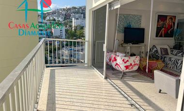 Loft en edificio de playa en la zona dorada de Acapulco. Con terraza y vista al mar
