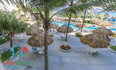 Loft en edificio de playa en la zona dorada de Acapulco. Con terraza y vista al mar