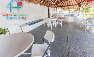Loft en edificio de playa en la zona dorada de Acapulco. Con terraza y vista al mar