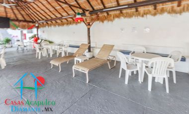 Loft en edificio de playa en la zona dorada de Acapulco. Con terraza y vista al mar