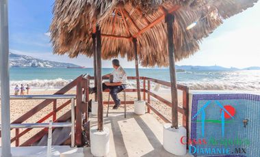 Loft en edificio de playa en la zona dorada de Acapulco. Con terraza y vista al mar