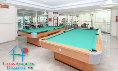 Loft en edificio de playa en la zona dorada de Acapulco. Con terraza y vista al mar