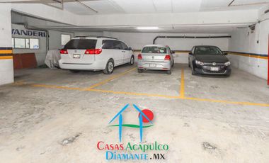 Loft en edificio de playa en la zona dorada de Acapulco. Con terraza y vista al mar