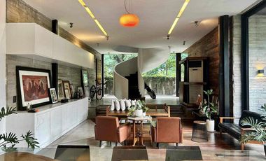 2 Storey 6 Bedrooms Industrial Home for Sale in Susana Heights, Muntinlupa City