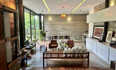 2 Storey 6 Bedrooms Industrial Home for Sale in Susana Heights, Muntinlupa City