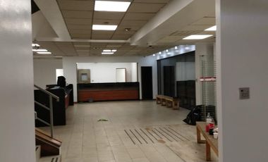 Arriendo Local Comercial Esquina Chacabuco