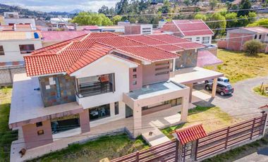 En venta casa en Azogues, en Charasol