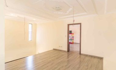 En venta casa en Azogues, en Charasol