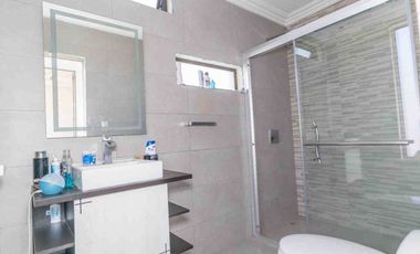 En venta casa en Azogues, en Charasol