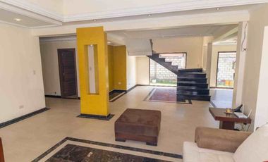 En venta casa en Azogues, en Charasol