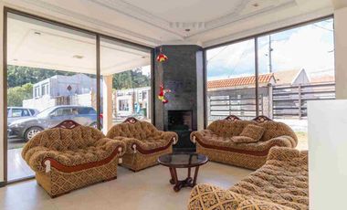 En venta casa en Azogues, en Charasol