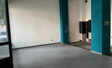 Oportunidad! Locales sobre Rivera de San Cosme!