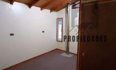 CASA BARRIO SANTA ELENA DE 5 HABITACIONES