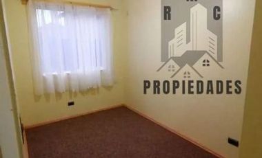 CASA BARRIO SANTA ELENA DE 5 HABITACIONES
