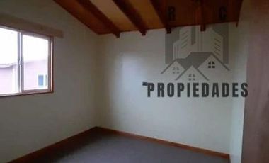 CASA BARRIO SANTA ELENA DE 5 HABITACIONES
