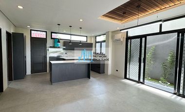 4 Bedroom House and Lot For Sale in Vista Grande