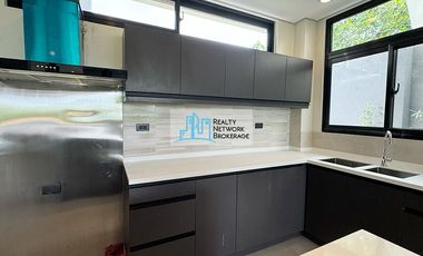 4 Bedroom House and Lot For Sale in Vista Grande