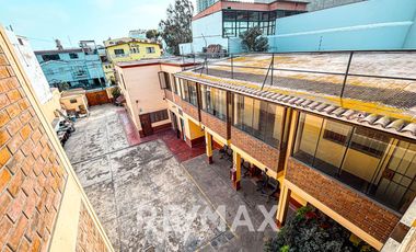 VENDO  CASA COMO TERRENO PREMIUM DE 680 M² CON ENORME POTENCIAL EN SAN ISIDRO