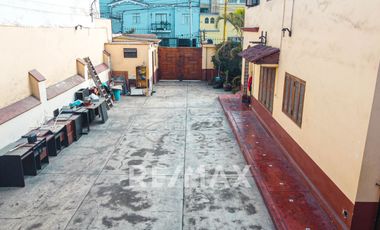VENDO  CASA COMO TERRENO PREMIUM DE 680 M² CON ENORME POTENCIAL EN SAN ISIDRO