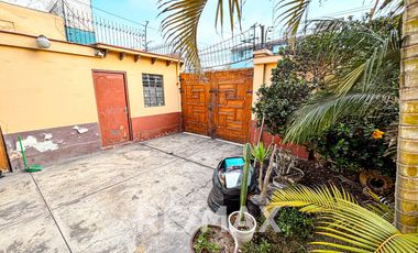 VENDO  CASA COMO TERRENO PREMIUM DE 680 M² CON ENORME POTENCIAL EN SAN ISIDRO