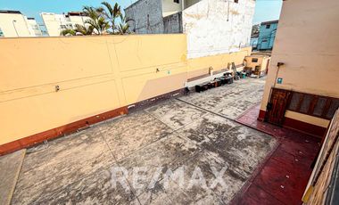 VENDO  CASA COMO TERRENO PREMIUM DE 680 M² CON ENORME POTENCIAL EN SAN ISIDRO