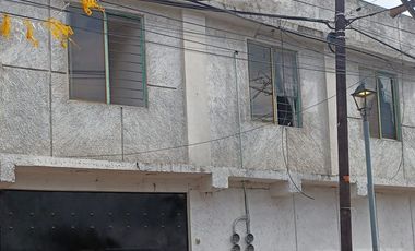 CASA EN VENTA, 3 DEPARTAMENTOS Y LOCAL COMERCIAL. IZTACALCO
