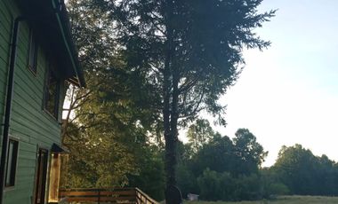 Pucón, hacia 2da. Faja, sector Molco en venta atractiva casa en parcela 5000m2