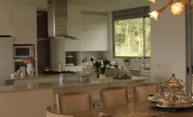 VENDO APARTAMENTO COLA DEL ZORRO MEDELLIN EL POBLADO, 378 MTS
