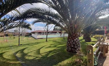 SE VENDE PARCELA 6600M2 COMUNA DE COLINA , 4 DORMITORIOS, 4 BAÑOS.