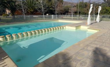 SE VENDE PARCELA 6600M2 COMUNA DE COLINA , 4 DORMITORIOS, 4 BAÑOS.