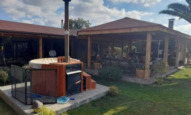 SE VENDE PARCELA 6600M2 COMUNA DE COLINA , 4 DORMITORIOS, 4 BAÑOS.