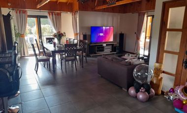 SE VENDE PARCELA 6600M2 COMUNA DE COLINA , 4 DORMITORIOS, 4 BAÑOS.